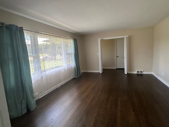 Building Photo - 87 Davis St