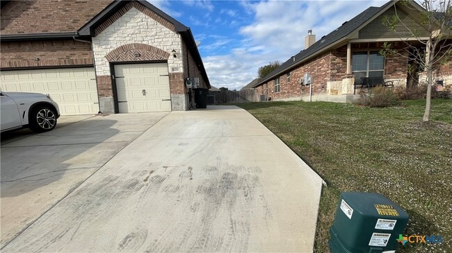 Building Photo - 6201 Morganite Ln