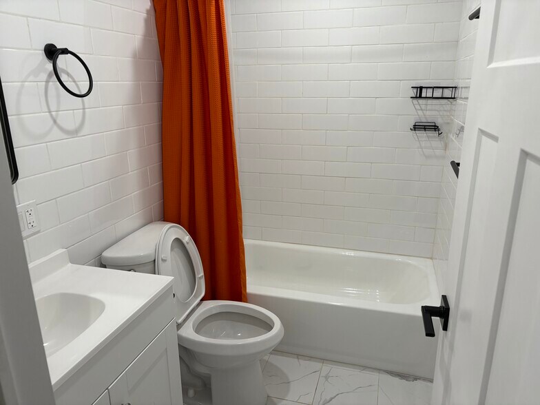 Building Photo - 30 Elm St