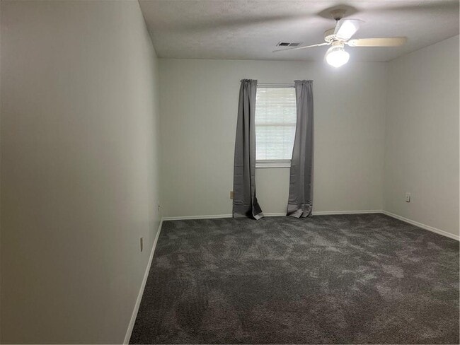 Building Photo - 1648 Raleigh Cir