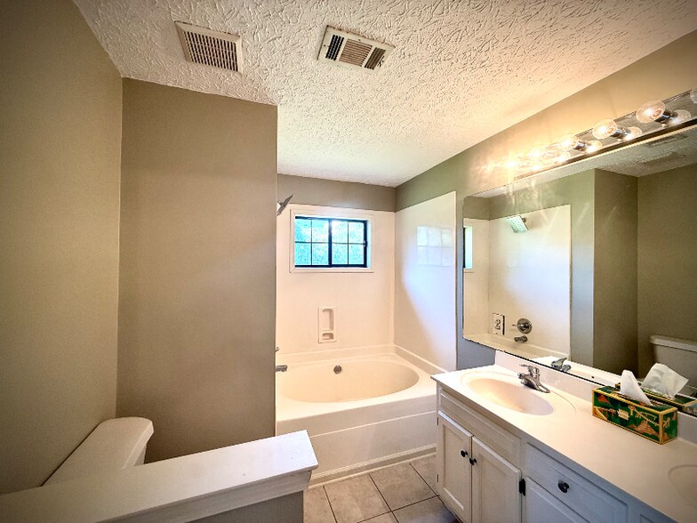 Building Photo - 7067 Runnymede Dr