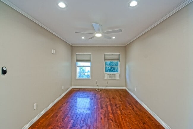 Building Photo - REMODELED, CHARMING & AIRY 3BR2BA HOME W/ OFFICE ON A LARGE LOT W/ NICELY LANDSCAPED FRONT YARD, ...