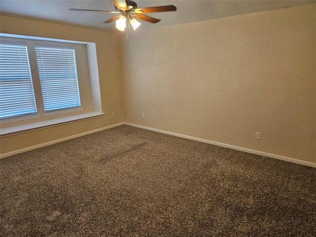 Building Photo - 2115 Summit Meadow Dr