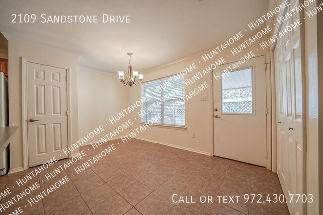 Building Photo - 2109 Sandstone Dr