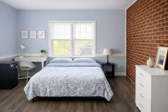 Building Photo - Space, Comfort & Convenience — Discover This Hidden Gem in Charlotte