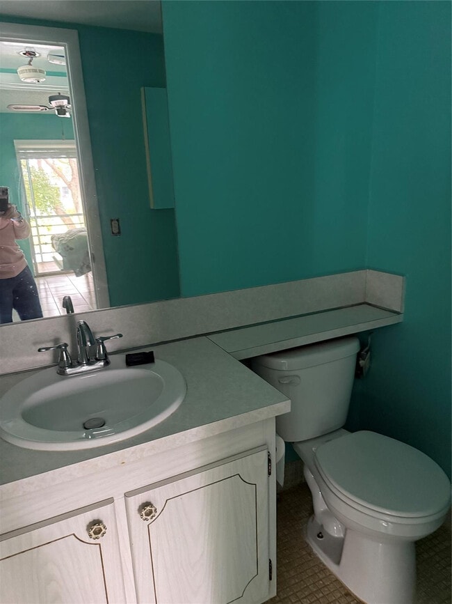 Building Photo - 476 Tilford V