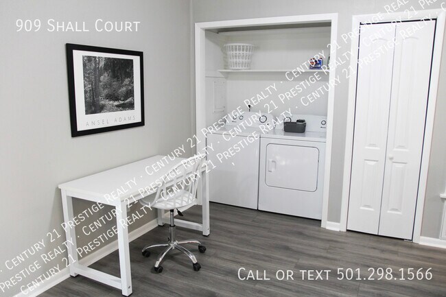 Building Photo - 909 Shall Ct