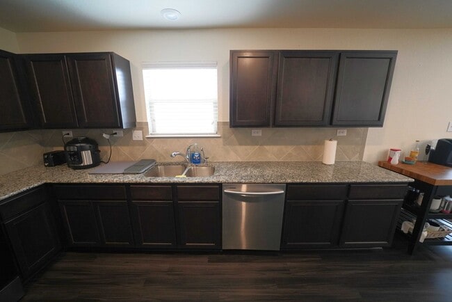 Building Photo - Beautiful Home Now Available in Miller Ran...