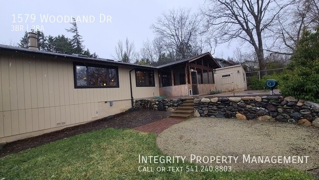 Building Photo - 1579 Woodland Dr
