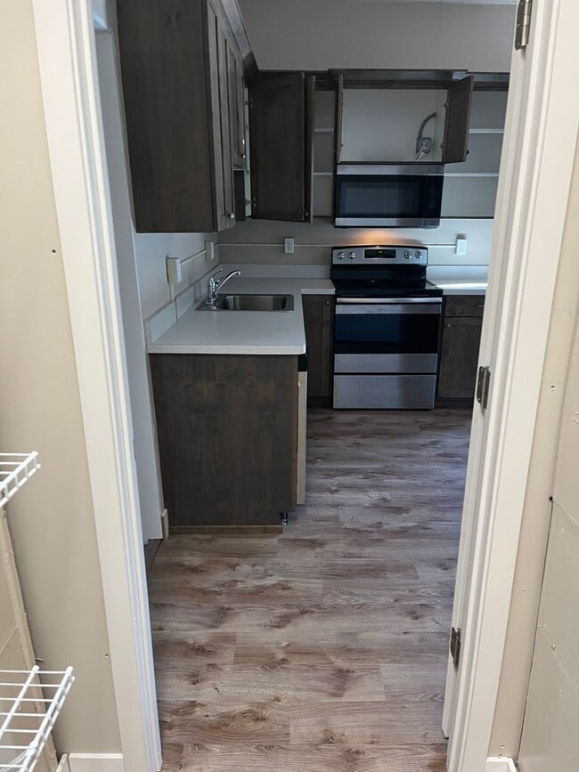 Building Photo - 8833 Old Hwy 99 N