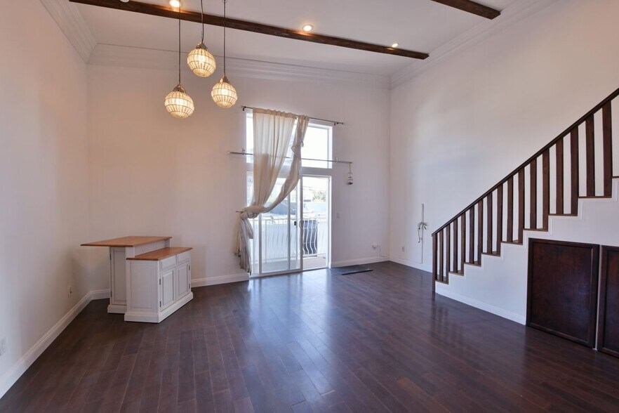 Building Photo - 7929 Blackburn Ave