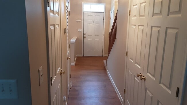 Building Photo - Beautiful three bedroom two-and-a-half bat...