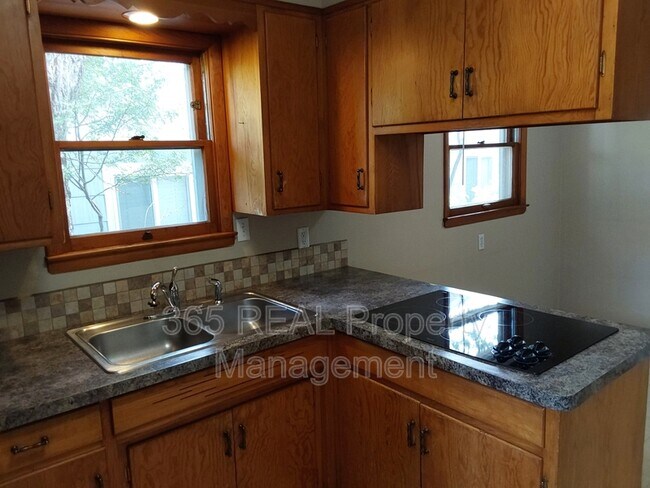 Building Photo - 1130 W Myrtle St