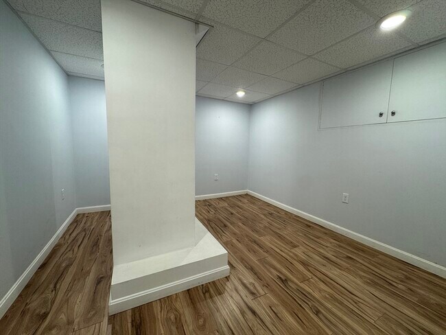 Building Photo - 6 Rockland Pl