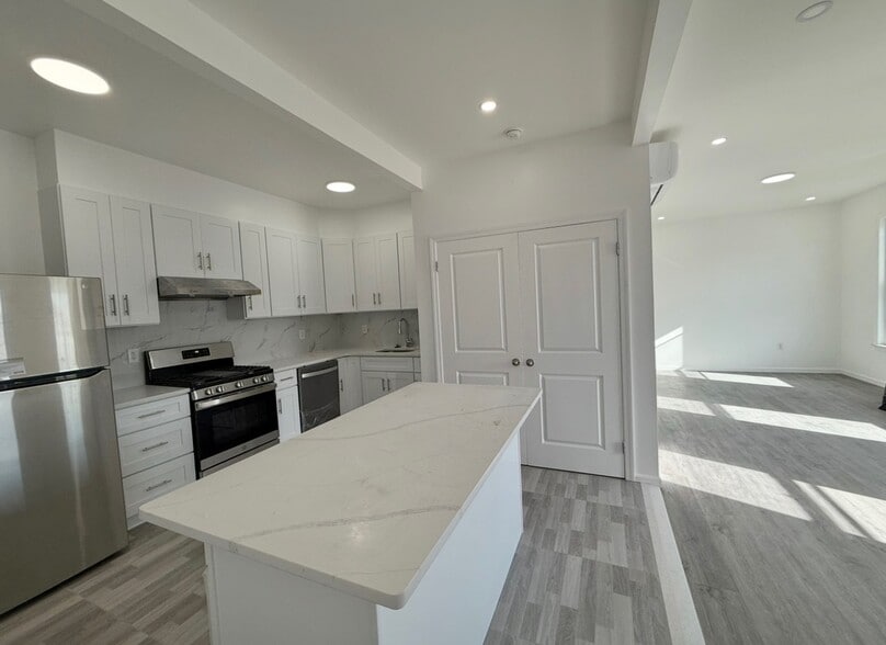 Building Photo - 17 Kearny Ave