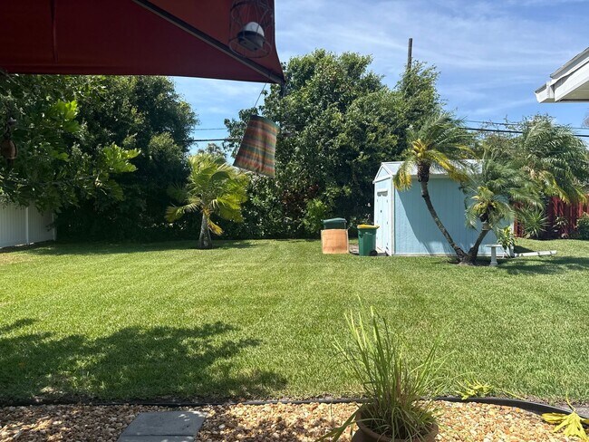 Building Photo - Renovated 3 Bed, 2 Bath Annual Rental in Naples Park