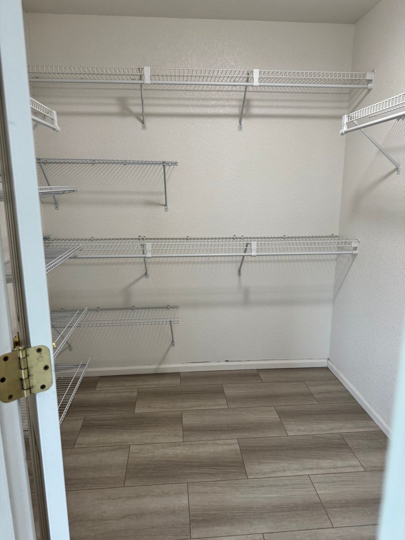 Building Photo - 6070 Deframe Ct
