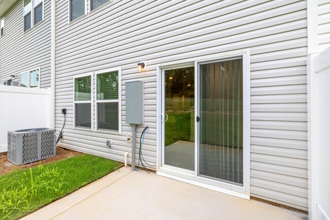 Building Photo - 3 br townhome Walking Distance to Downtown Albemarle! Ready now!