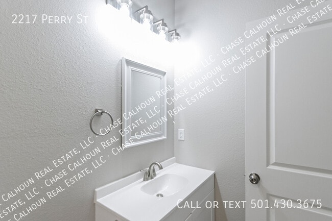 Building Photo - 2217 Perry St