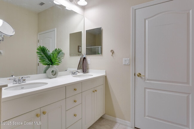 Building Photo - 2530 Camberly Cir