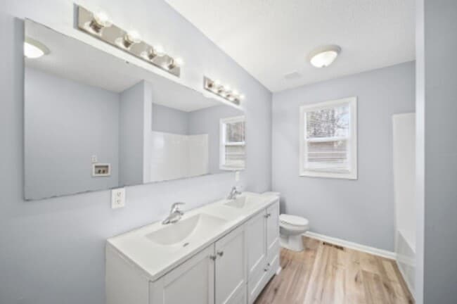 Building Photo - 3 Bedroom 1 Bath Home - Recently Refreshed