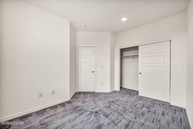 Building Photo - 557 California Ave