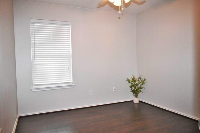 Building Photo - 3715 Julianas Way