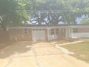 Building Photo - 1627 Bentin Dr S