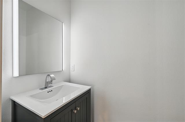 Building Photo - 2222 Moser Ave