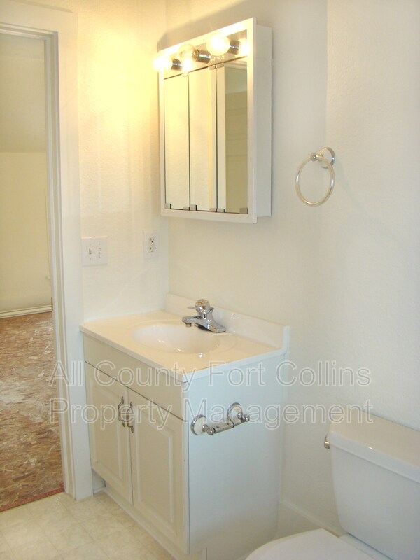 Building Photo - 401 Elm St