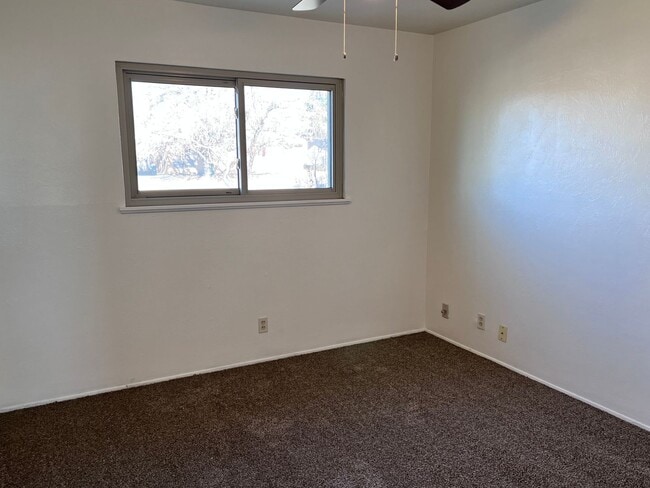 Building Photo - Nice Nob Hill Location with 3 Bedrooms