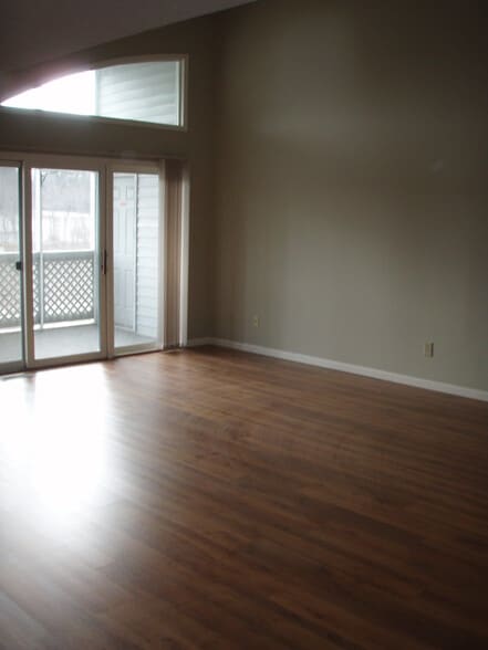 Living room - 1374 S College Mall Rd