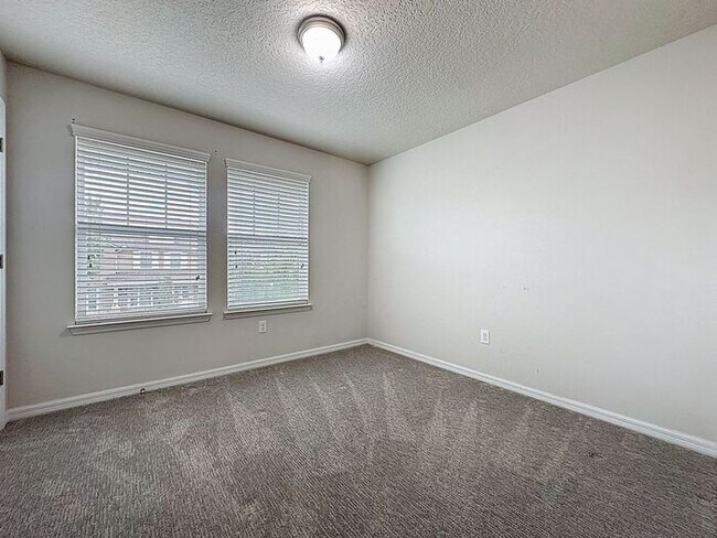 Building Photo - Spacious Townhome for Rent in Tapestry