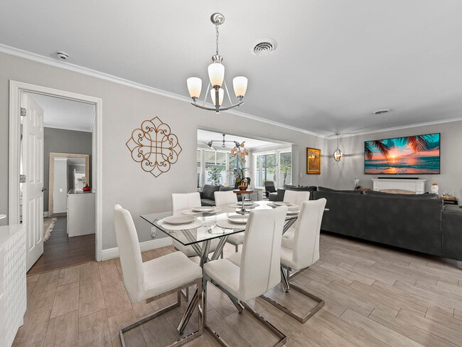 Building Photo - 801 SE 14th St