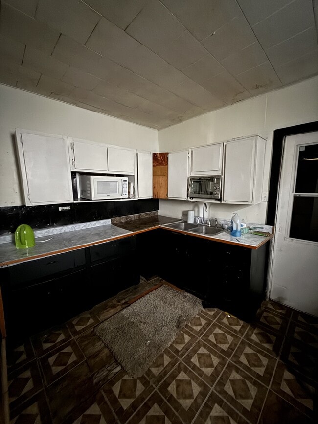 Building Photo - 1261 E Grand Ave