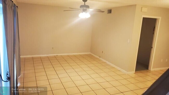 Building Photo - 5210 SW 121st Ave