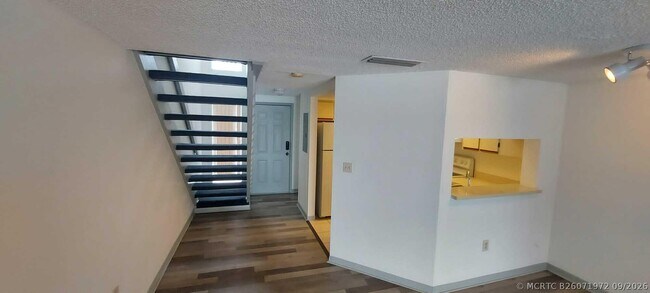 Building Photo - 5200 NW 31st Ave