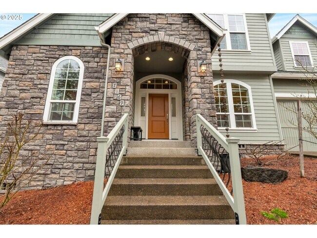 Building Photo - Gorgeous Executive Style Home in Southwest...