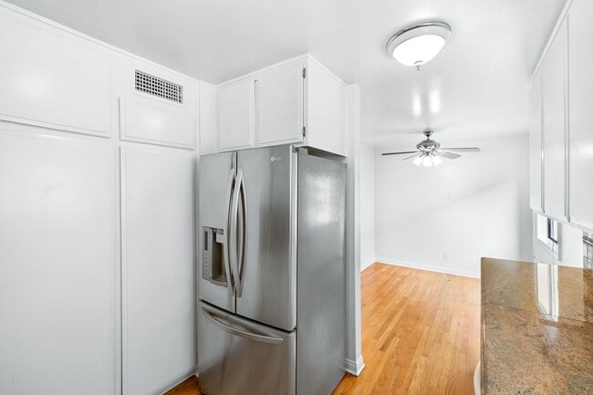 Building Photo - 2450 E Del Mar Blvd