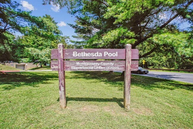 Building Photo - Great 2BR 2BA in Kenwood Forest Community in Downtown Bethesda