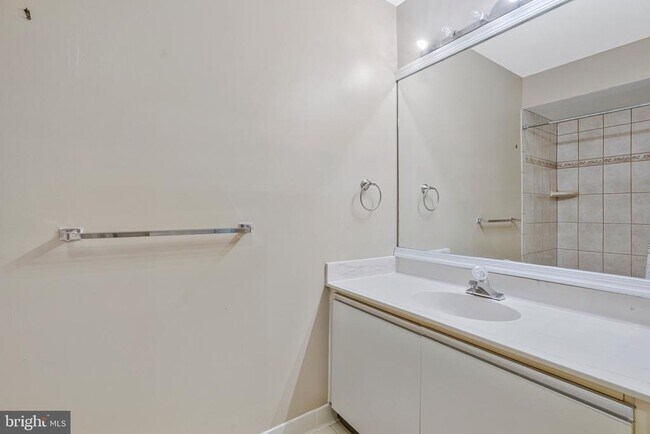 Building Photo - 8505 Jeffersonian Ct