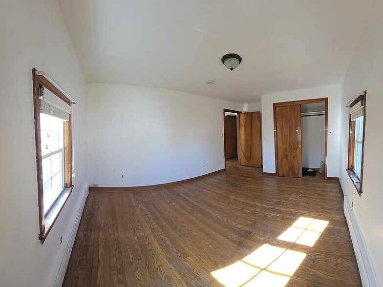 Building Photo - 1304 Wilson Ave