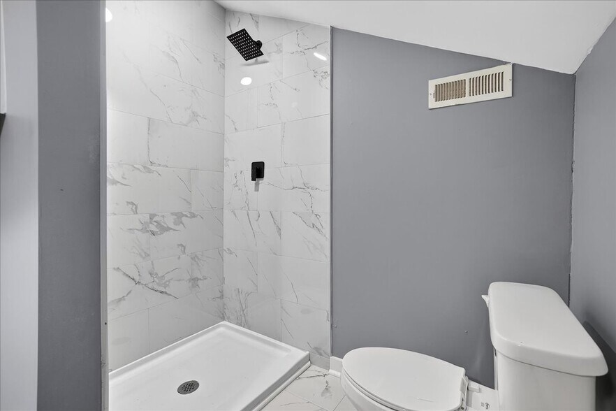 Building Photo - 141 Old Silo Rd