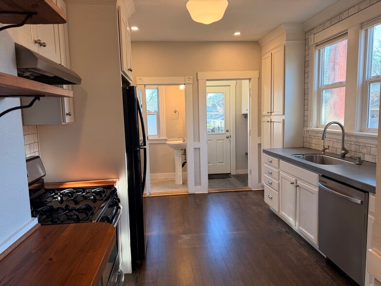 Building Photo - 7094 NE 8th Ave