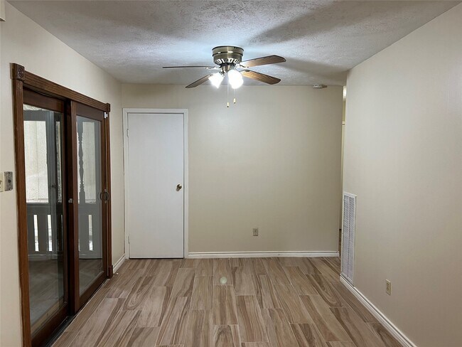 Building Photo - 11016 Meadow Rue St