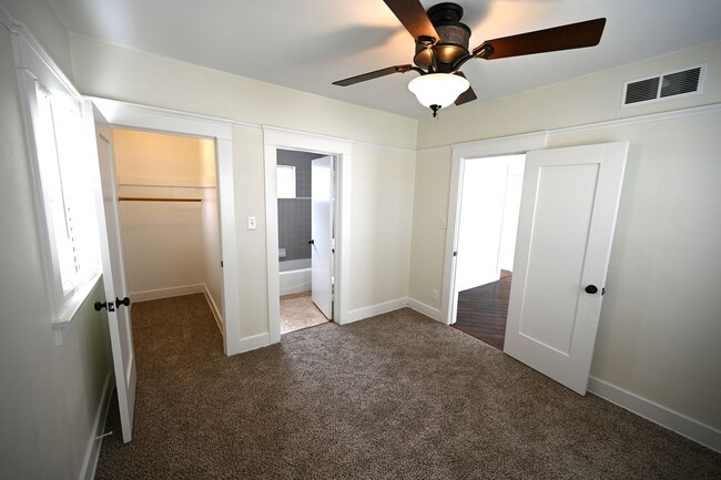 Building Photo - Charming 1 Bedroom Cottage in Ocean Beach