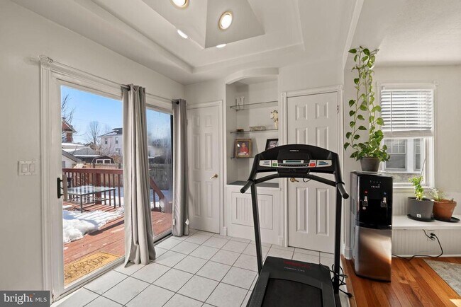 Building Photo - 233 Melrose Ave