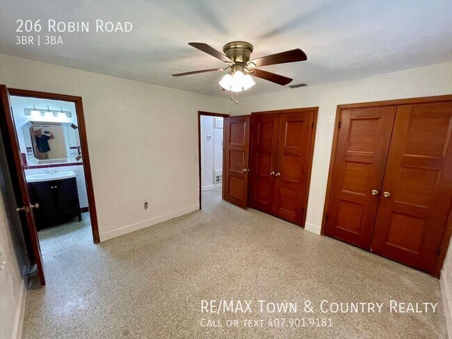 Building Photo - 206 Robin Rd