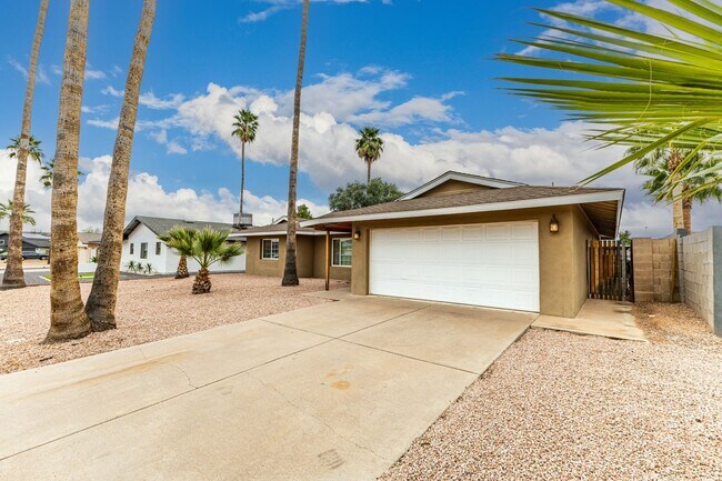 Building Photo - STUNNING 4 bed/2 bath Scottsdale Home- FURHISHED or UnFURNISHED