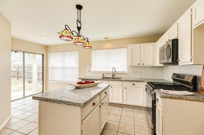 Building Photo - 10506 Green Valley Ln